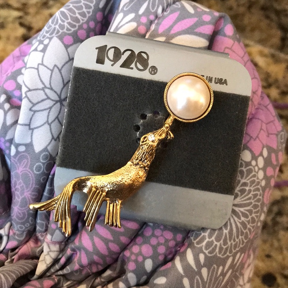 Vintage 1928 Seal pin on original card